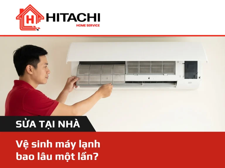 thợ rút tấm lưới lọc bám bụi khỏi dàn lạnh máy lạnh treo tường đã mở mặt nạ — bài vệ sinh máy lạnh bao lâu một lần