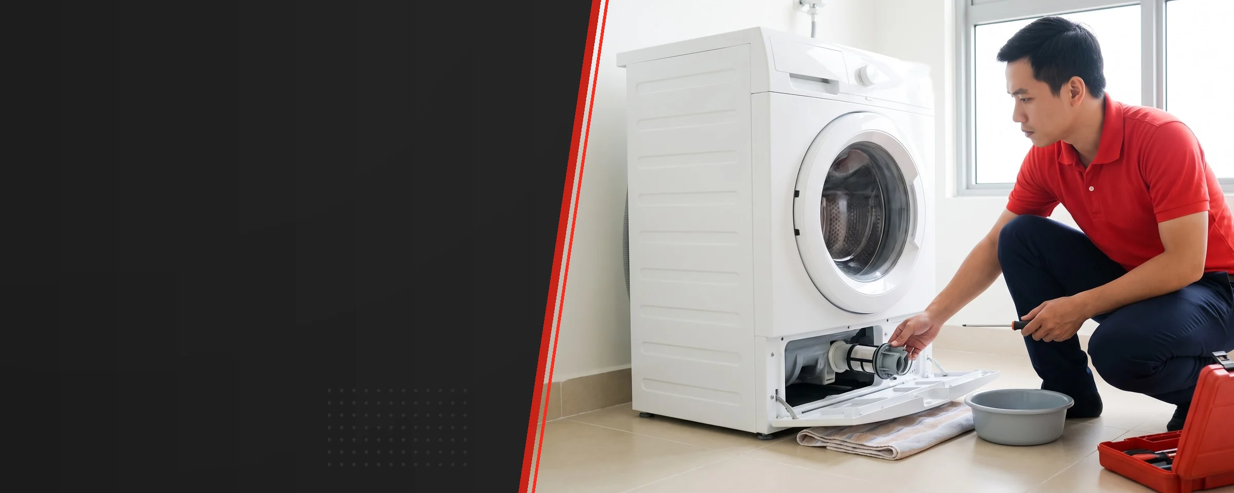 Tháo lọc bơm xả ở chân máy giặt cửa trước